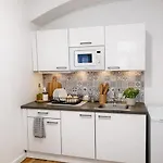 Real Living By Refa - New Town 210 Apartman *