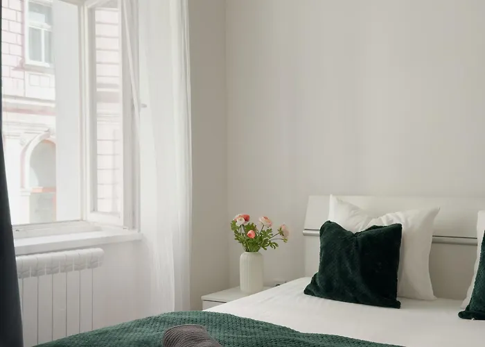 Real Living By Refa - New Town 210 *