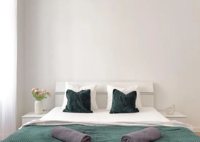 Real Living By Refa - New Town 210 Daire Prag