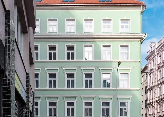 Real Living By Refa - New Town 210 * Prag