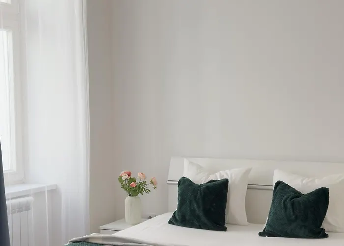Real Living By Refa - New Town 210 *